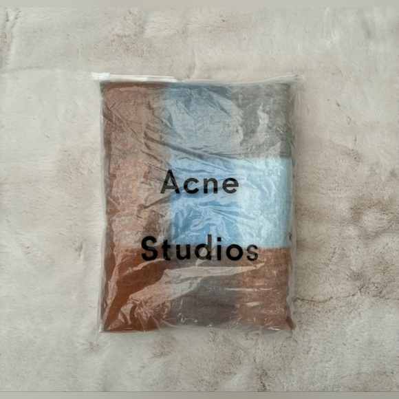 Acne Studios scarf - Picture 7 of 7